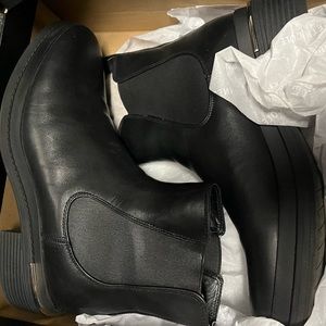 Kenneth Cole boots silver line over heel